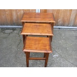 Stoliki trojaki. Sygnowane